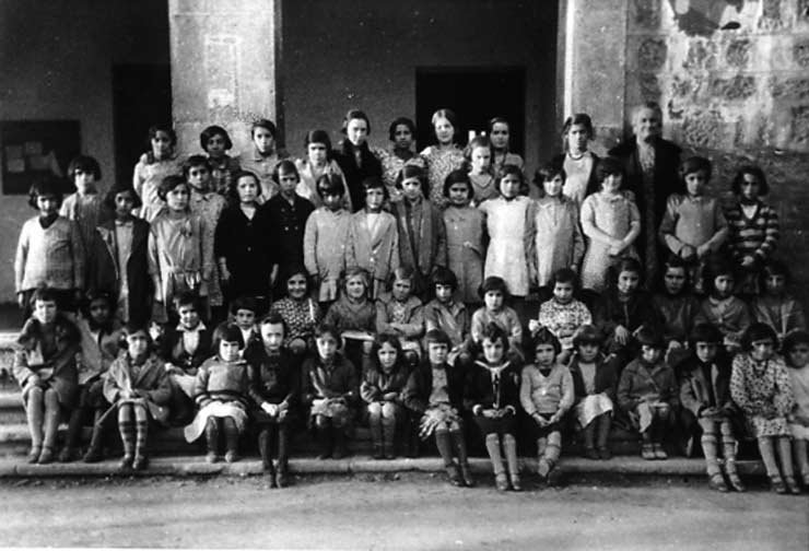 ESC 0012 Escuela de niñas en el ayuntamiento de Amurrio año 1929.jpg