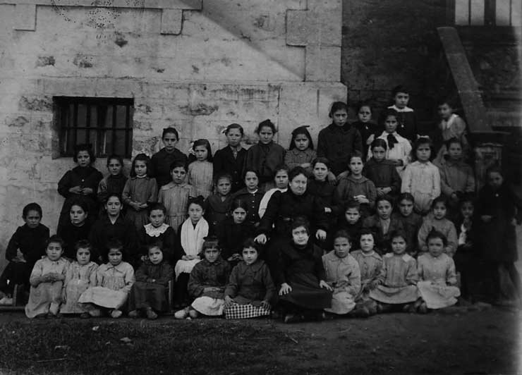 ESC 0011 Escuela de niñas de Amurrio 1910.jpg