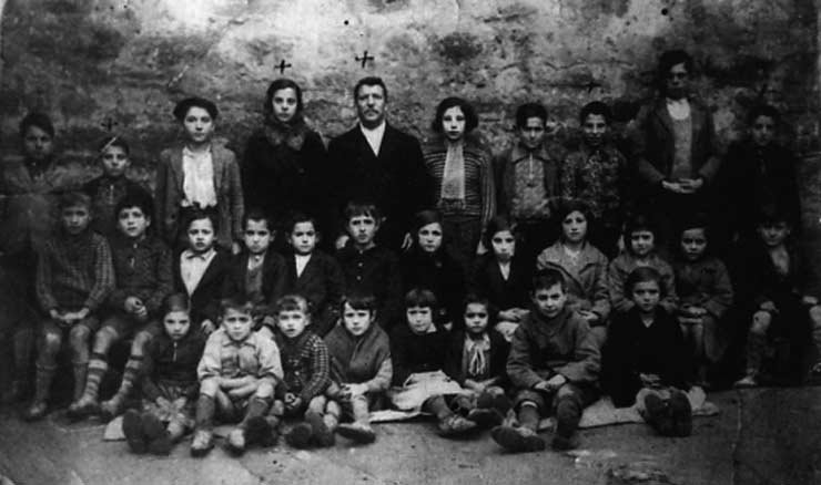 ESC 0003 Escuela de Larrimbe maestro Julio Toquero.jpg