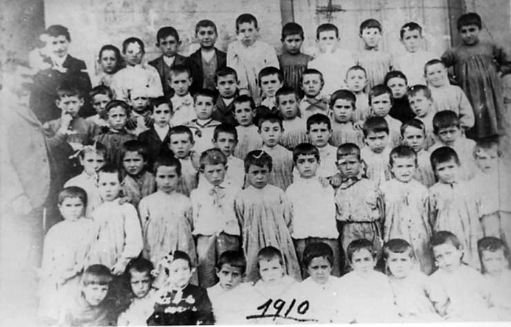 ESC 0002 Escuela Lucas Rey año 1910.jpg ESC 0002 Escuela Lucas Rey año 1910.jpg