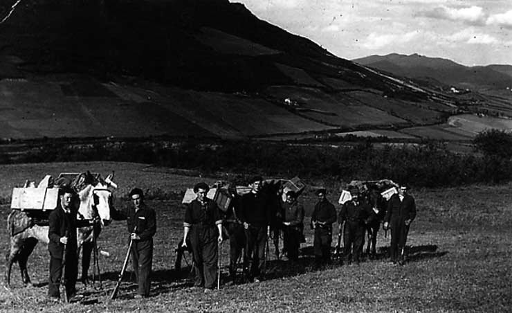 POL 0005 Intendencia del Batallón Leandro Carro en Lekamaña año 1936.jpg POL 0005 Intendencia del Batallón Leandro Carro en Lekamaña año 1936.jpg