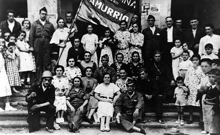 POL 0001 Agrupación republicana de Amurrio delante del ayuntamiento.jpg