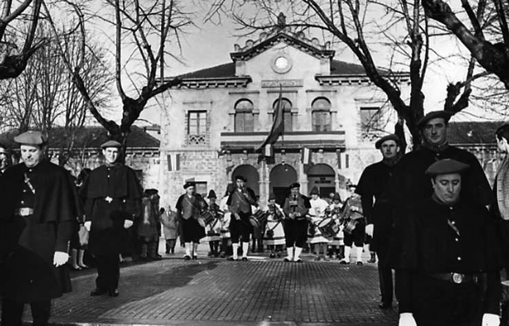 POL 0029 Desfile de autoridades.jpg POL 0029 Desfile de autoridades.jpg