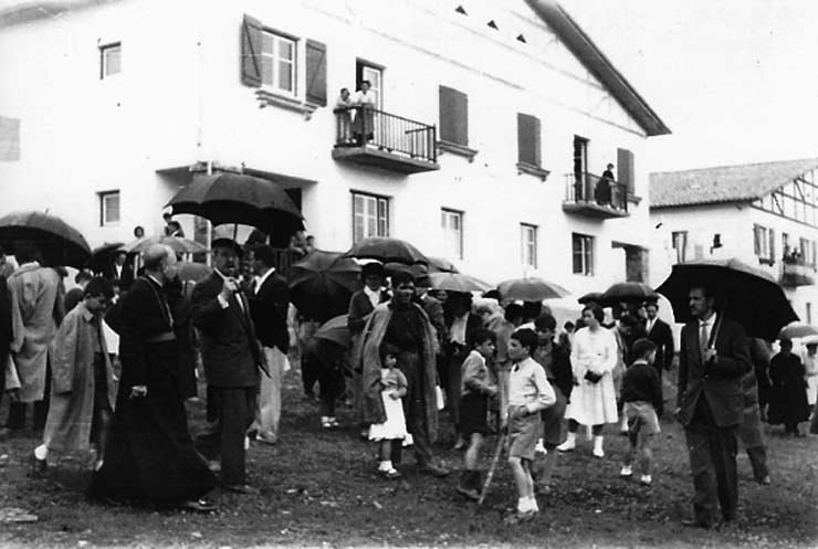 POL 0041 Inaguración de las casas de Larrabe II.jpg POL 0041 Inaguración de las casas de Larrabe II.jpg
