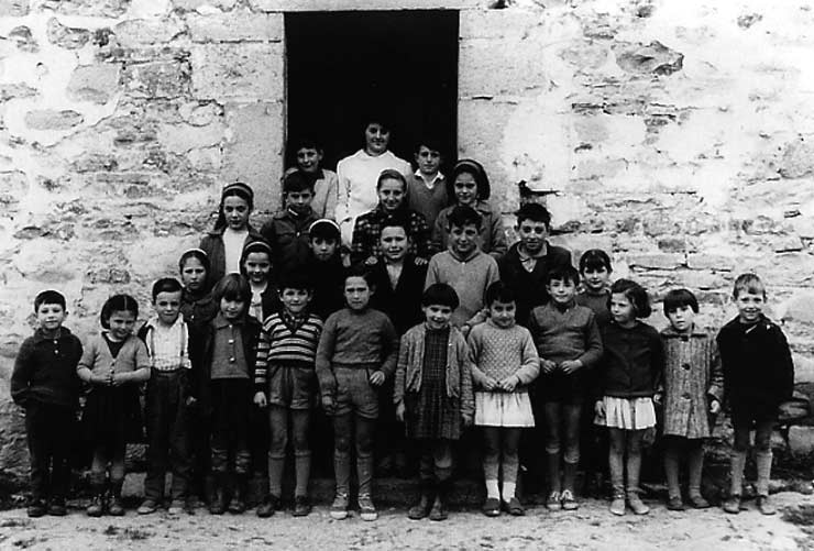 ESC 0040 Escuela de Izoria año 1962.jpg