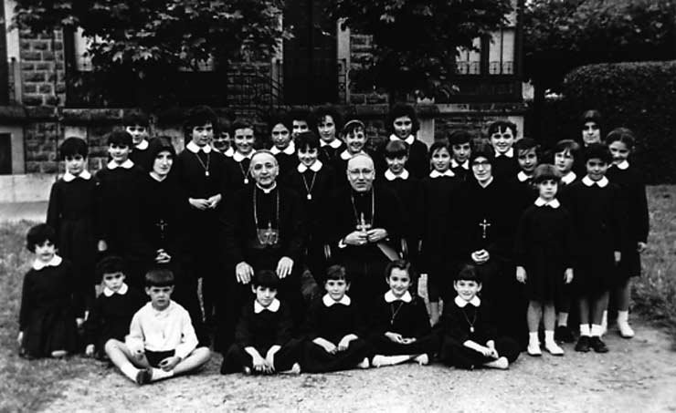 ESC 0057 Colegio Virgen Niña con Obispos.jpg ESC 0057 Colegio Virgen Niña con Obispos.jpg