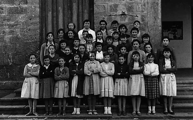 ESC 0054 Maria Ibarrondo y alumnas.jpg ESC 0054 Maria Ibarrondo y alumnas.jpg