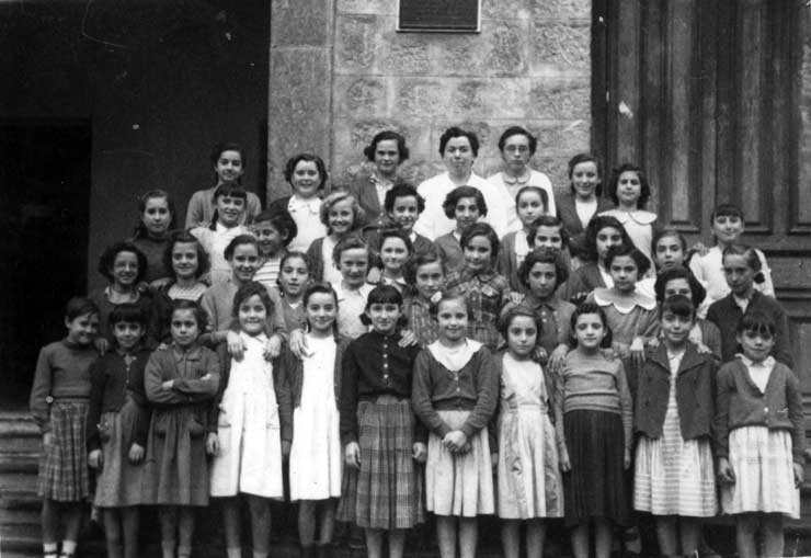 ESC 0093 Maria Ibarrondo y alumnas.jpg ESC 0093 Maria Ibarrondo y alumnas.jpg