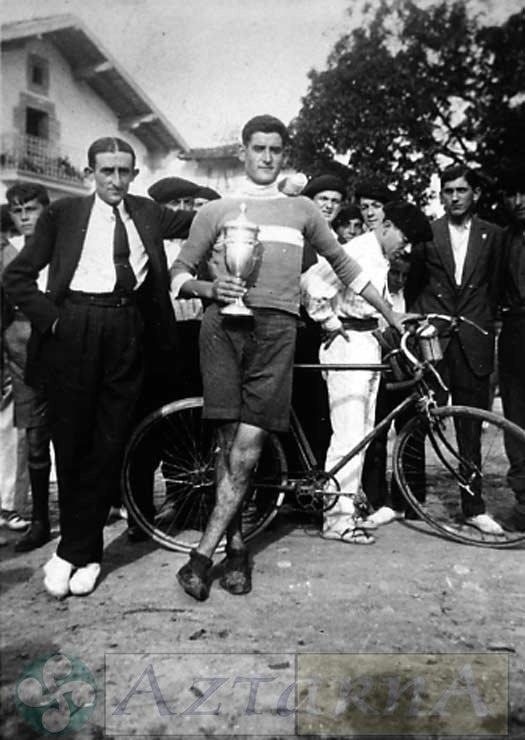 DEP 0022 EXP 140 LIB Ganador de la vuelta a Ayala (1928).jpg