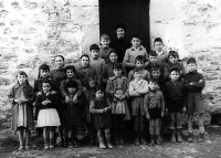 ESC 0041 Escuela de niños y niñas de Izoria-Ayala año 1960.jpg