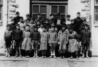 ESC 0112 Escolares en Matias Landaburu.jpg
