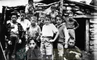 DEP 0212 En la txaula de Kobata con niños.jpg