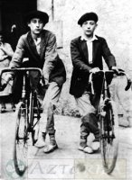 DEP 0024 EXP 292 LIB Dos jóvenes ciclistas (1956).jpg
