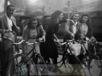 DEP 0199 Las chicas de las bicis.jpg